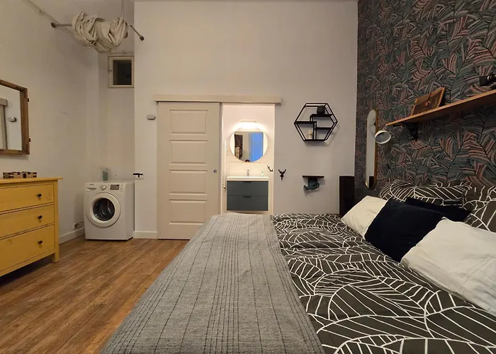 Quiet 2br, 2ba, Ac &central Gem Free Parking Appartement