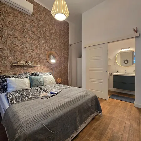 Quiet 2br, 2ba, Ac &central Gem Free Parking Budapest