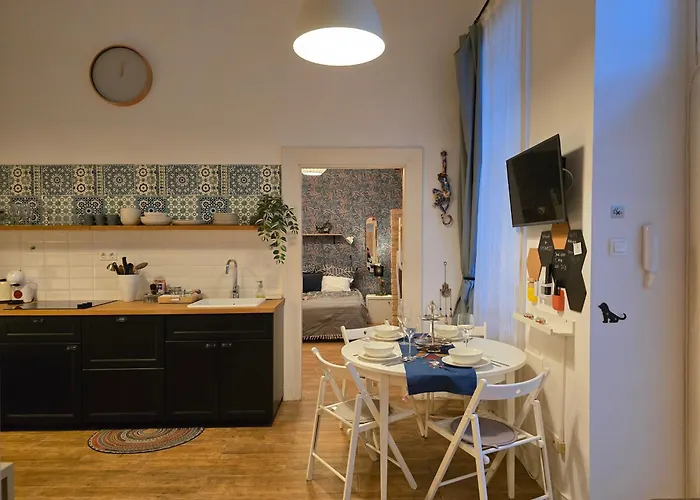 Quiet 2br, 2ba, Ac &central Gem Free Parking