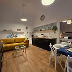 Apartament Quiet 2br, 2ba, Ac &central Gem Free Parking Budapesta