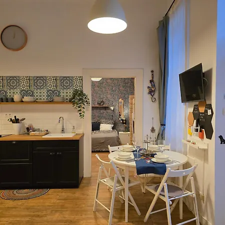 Quiet 2br, 2ba, Ac &central Gem Free Parking