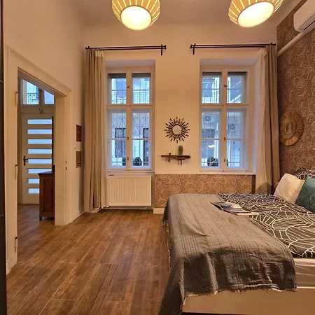 Apartament Quiet 2br, 2ba, Ac &central Gem Free Parking
