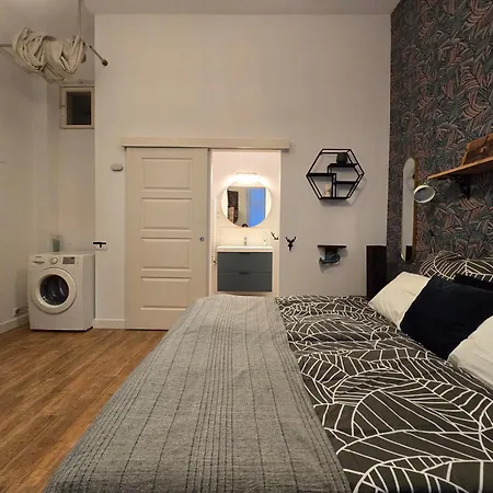 Quiet 2br, 2ba, Ac &central Gem Free Parking Apartament