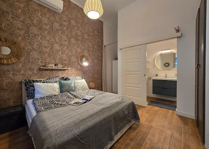 Quiet 2br, 2ba, Ac &central Gem Free Parking Budapest