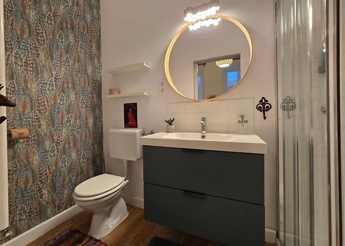 Quiet 2br, 2ba, Ac &central Gem Free Parking * Budapest